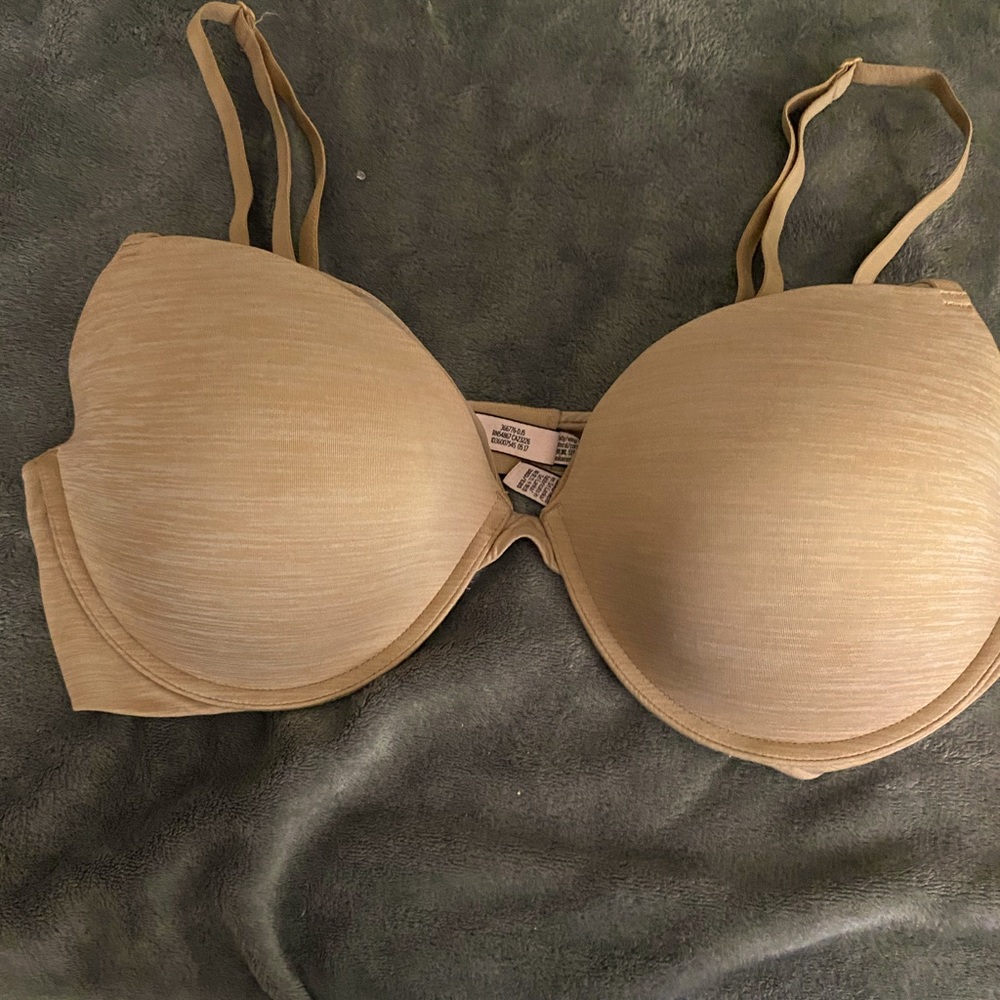 📍📍 3/ $35 📍📍 Victoria’s Secret padded plunge push up bra